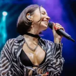 zeynep-bastik-tan-hayranlarina-mujde-s-ht-f-v