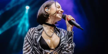 zeynep-bastik-tan-hayranlarina-mujde-s-ht-f-v